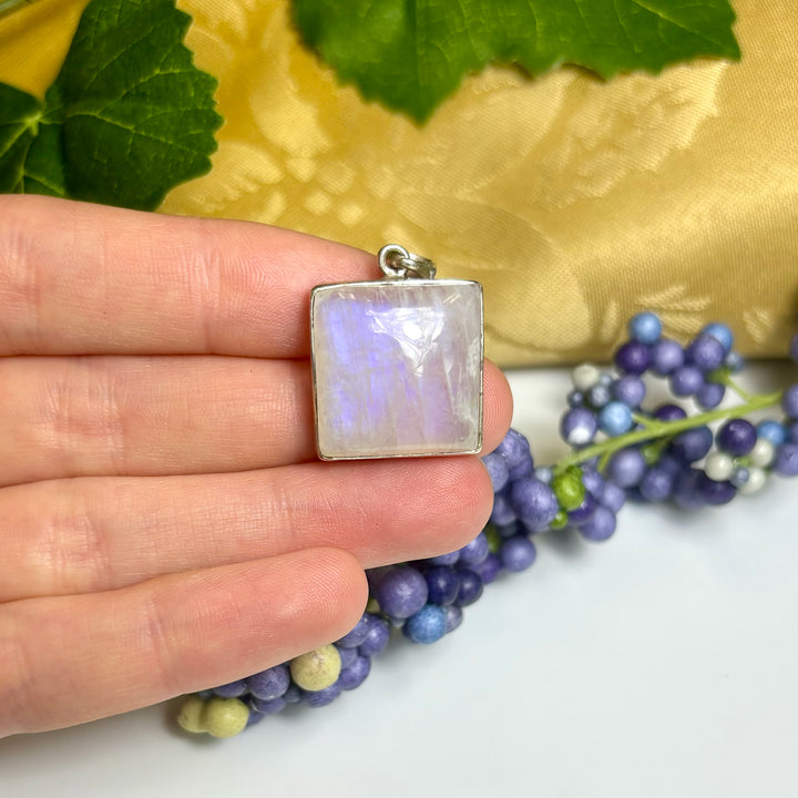 Moonstone Pendant SS  -JDS2435