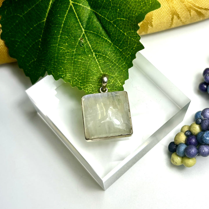 Moonstone Pendant SS  -JDS2435