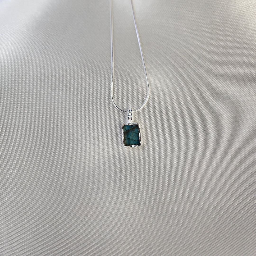 Blue Fire Labradorite Pendant-MN26003