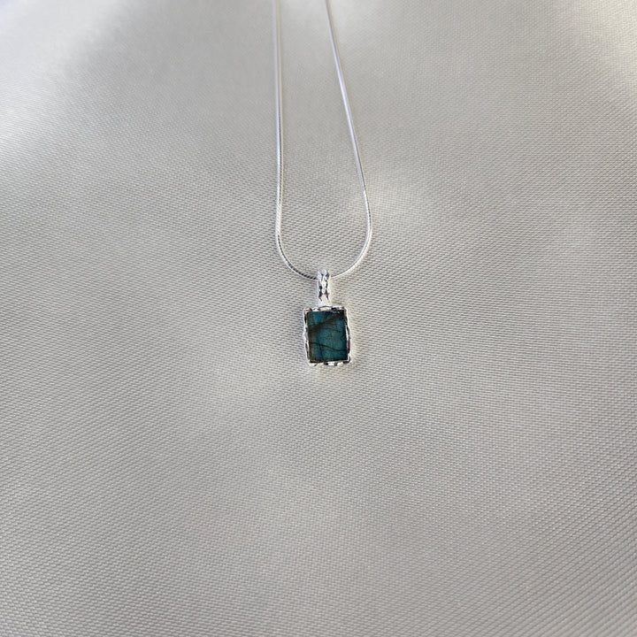 Blue Fire Labradorite Pendant-MN26003