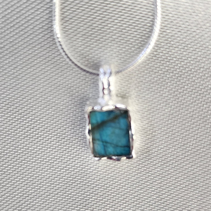 Blue Fire Labradorite Pendant-MN26003