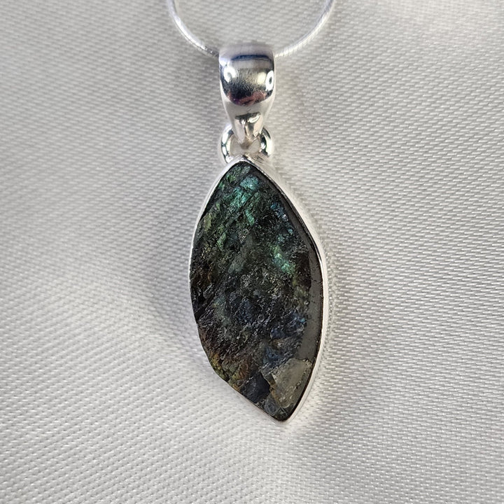 Blue Fire Labradorite Pendant-MN26004