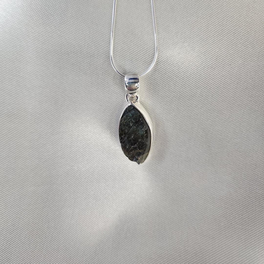 Blue Fire Labradorite Pendant-MN26004