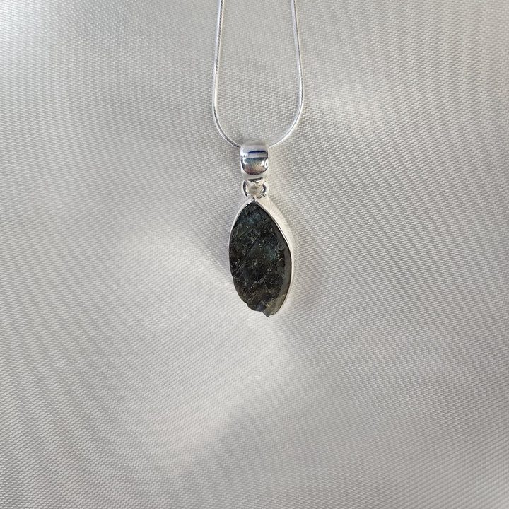 Blue Fire Labradorite Pendant-MN26004