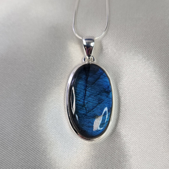 Blue Fire Labradorite Pendant-MN26006