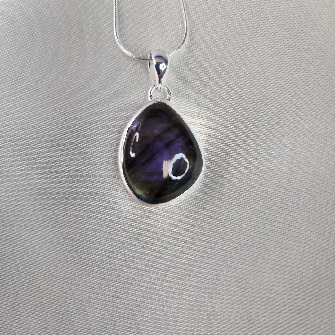 Purple Labradorite Pendant-MN26007