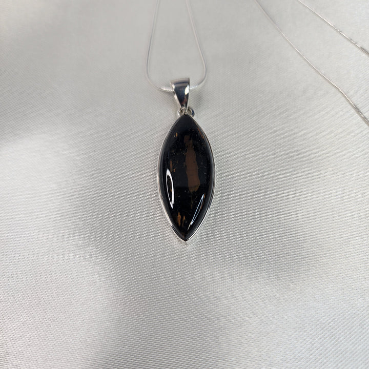 Nuummite Pendant-MN26011