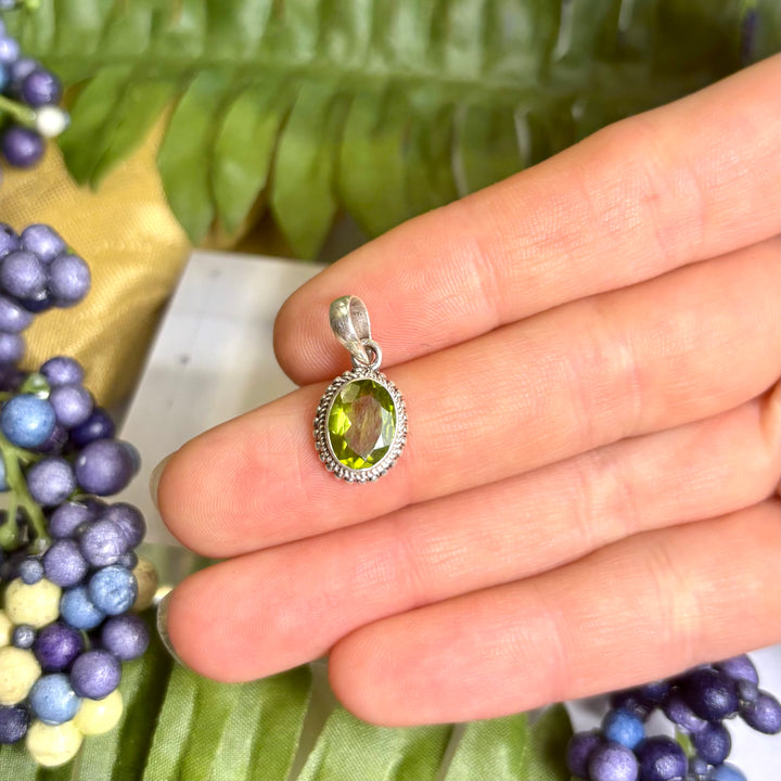 Peridot SS Pendant -JCP468