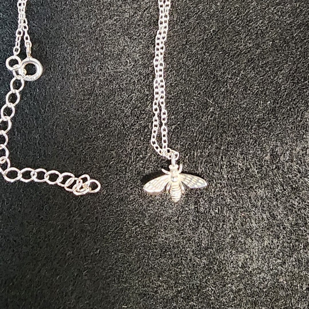 Tiny Bee Necklace-MJ145