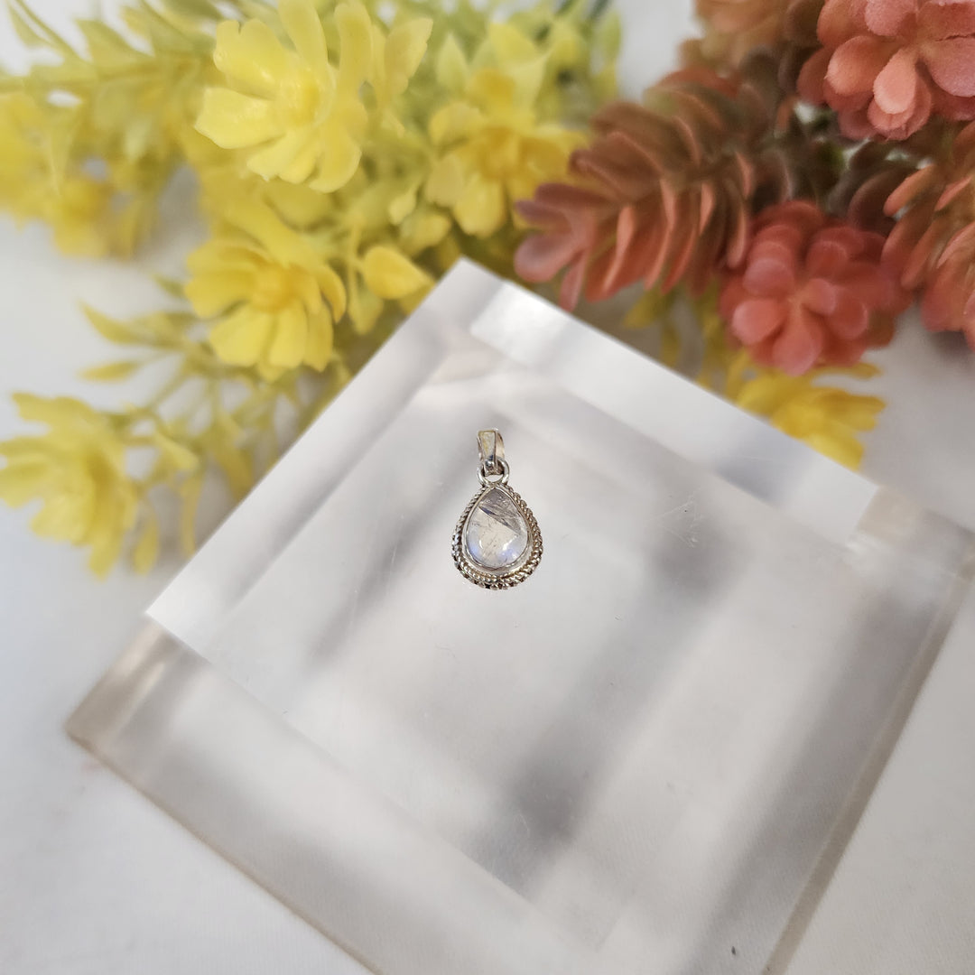 Moonstone Pendant  -JDS26037