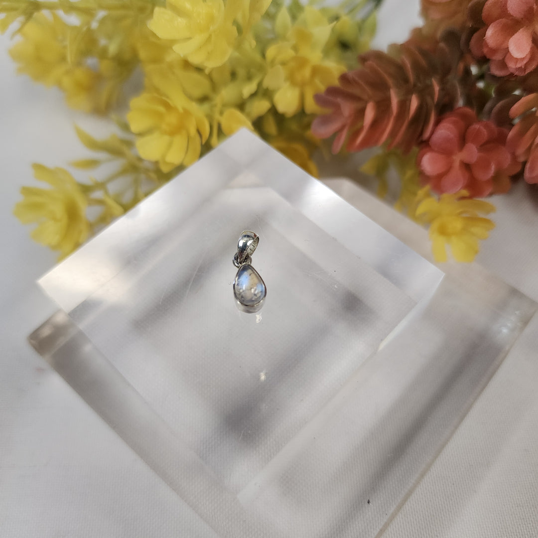 Moonstone Pendant  -JDS26023