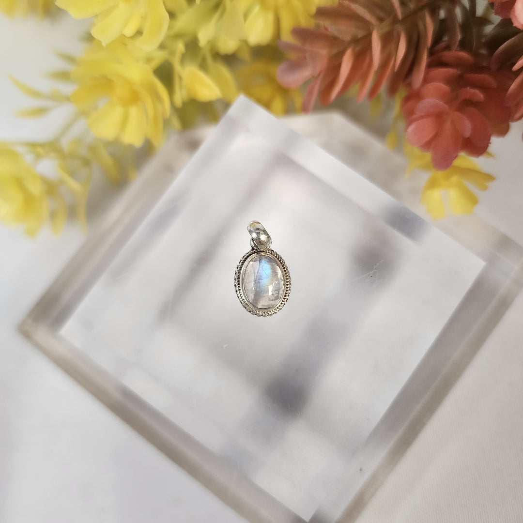 Moonstone Pendant  -JDS26025
