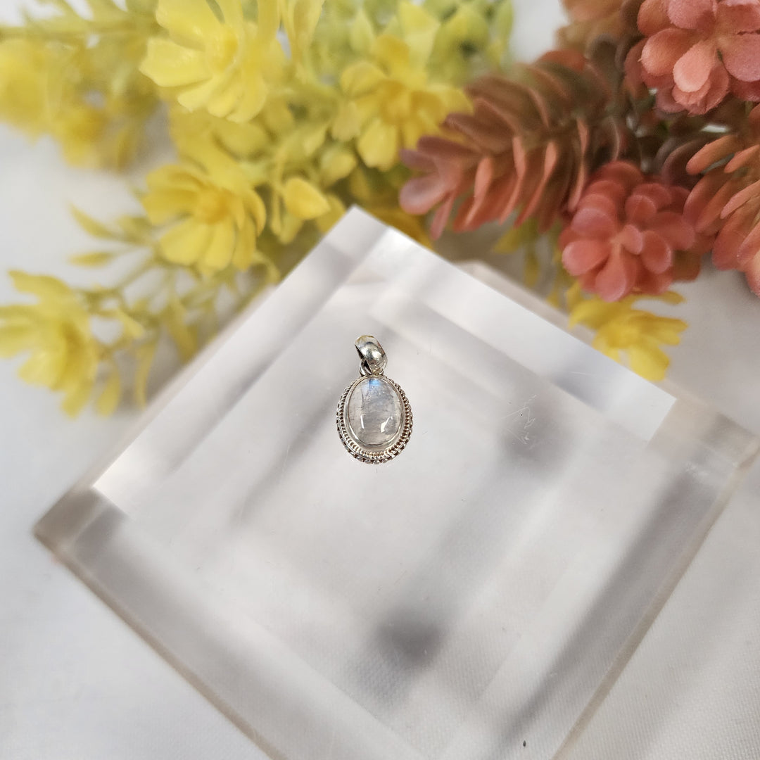 Moonstone Pendant  -JDS26025