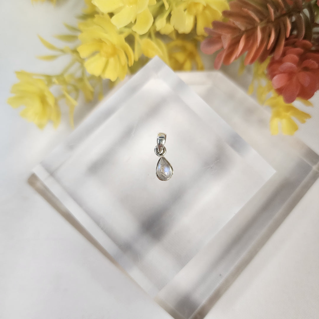 Moonstone Pendant  -JDS26024