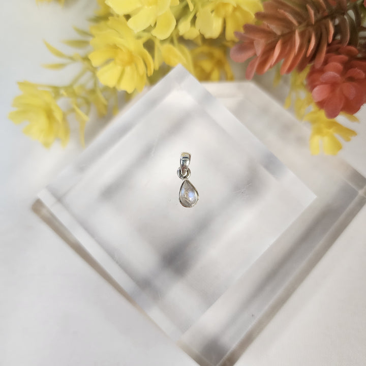 Moonstone Pendant  -JDS26024