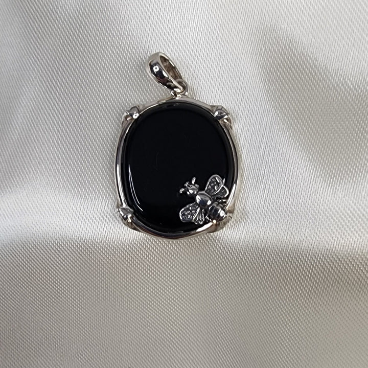 Black Onyx w/Bee Pendant-MJ147