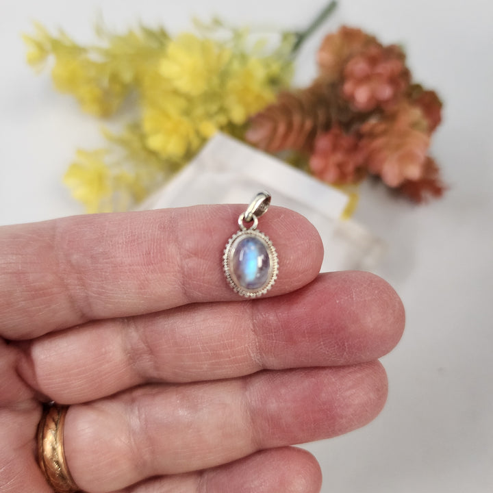 Moonstone Pendant  -JDS26025