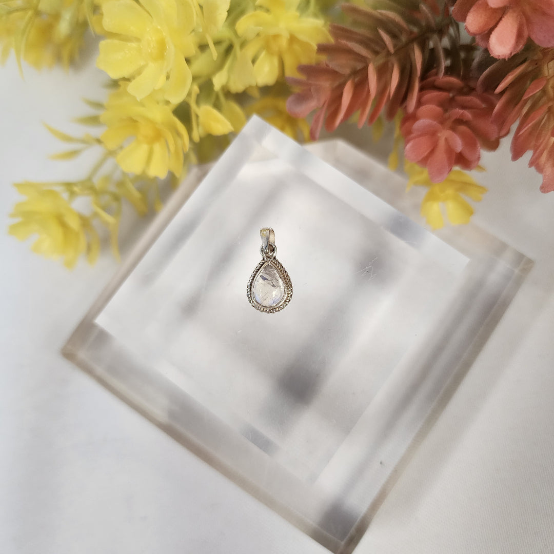 Moonstone Pendant  -JDS26037