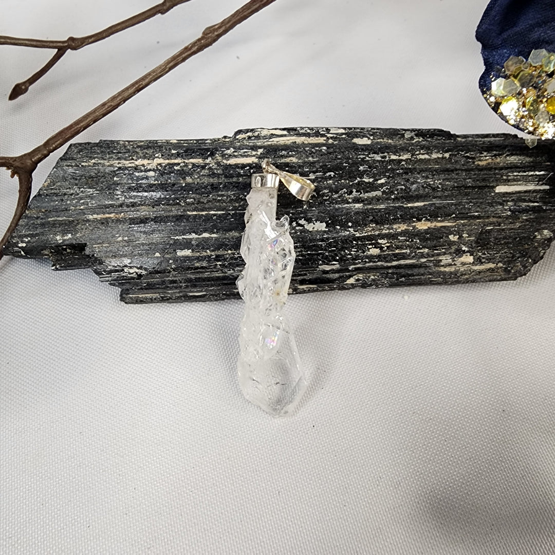 Faden Quartz Pendant FAD-3