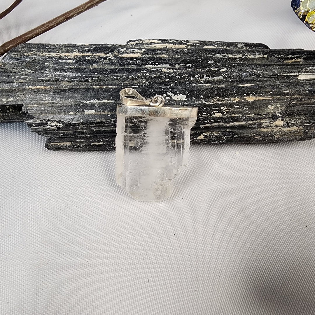 Faden Quartz Pendant FAD-4