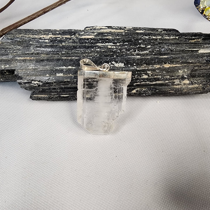 Faden Quartz Pendant FAD-4