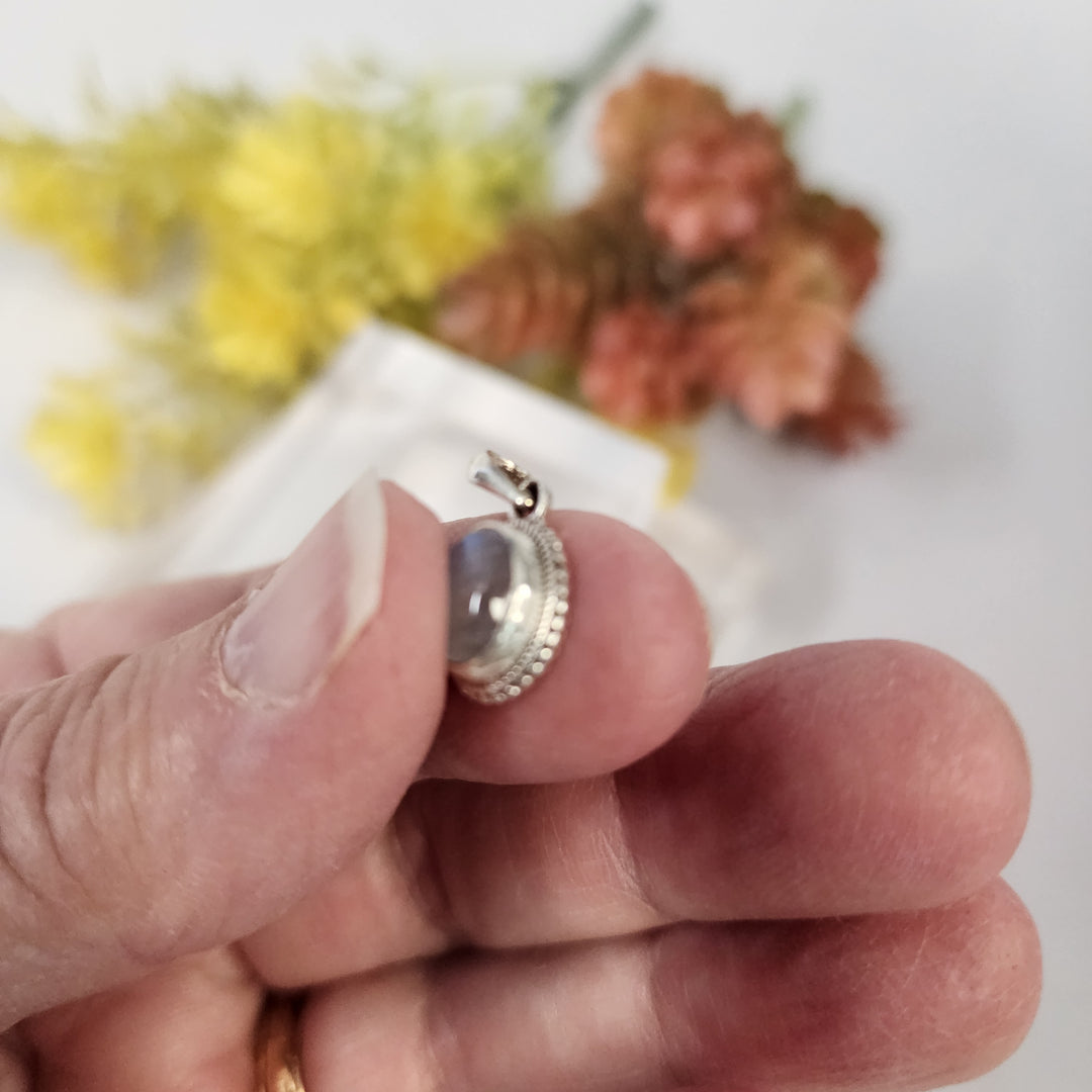 Moonstone Pendant  -JDS26025