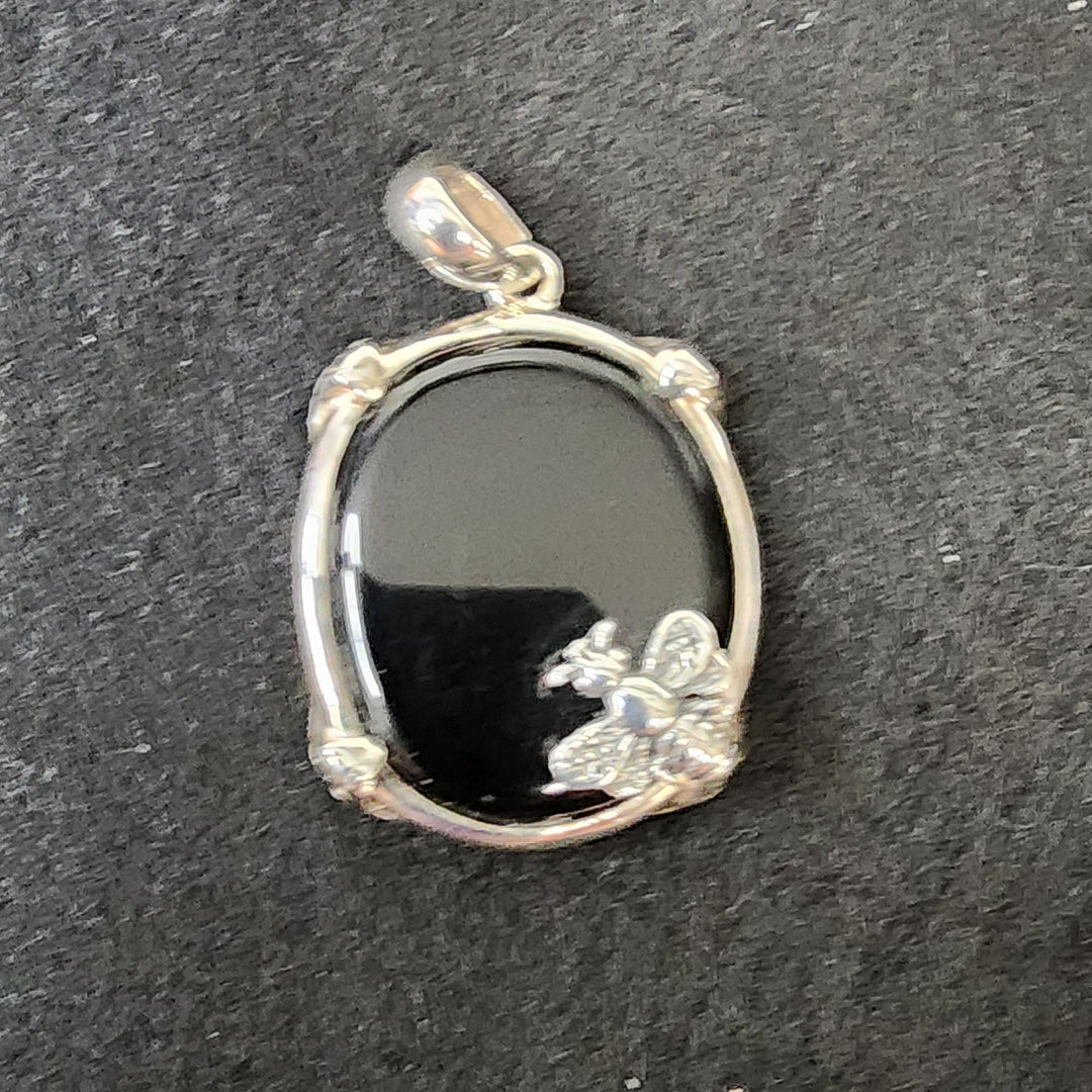 Black Onyx w/Bee Pendant-MJ147