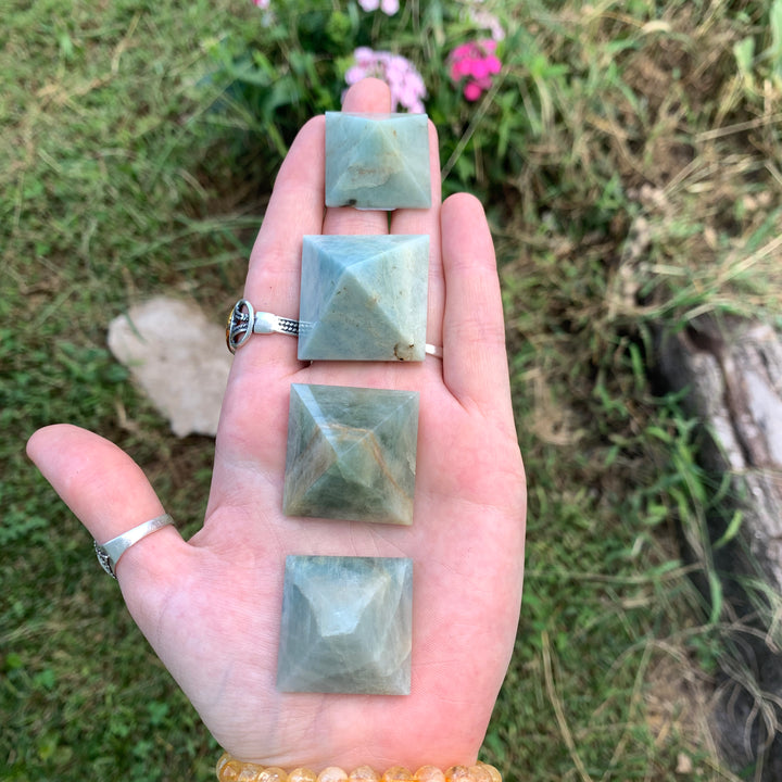 Aquamarine Pyramid PY15-1