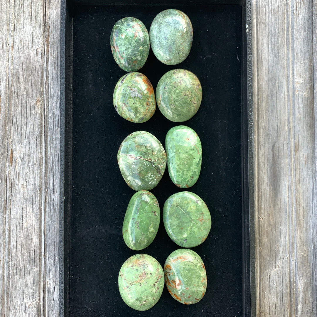 Chrysoprase Palm Stone PS26-4WZ